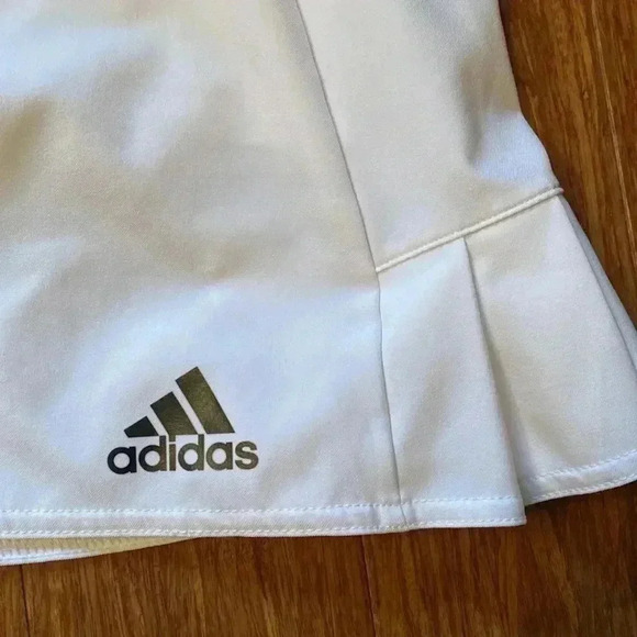 Adidas climalite white skort size M/L - elastic waist - pleated hem - Picture 2 of 8